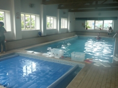 usage of neighbouring heated indoor pool